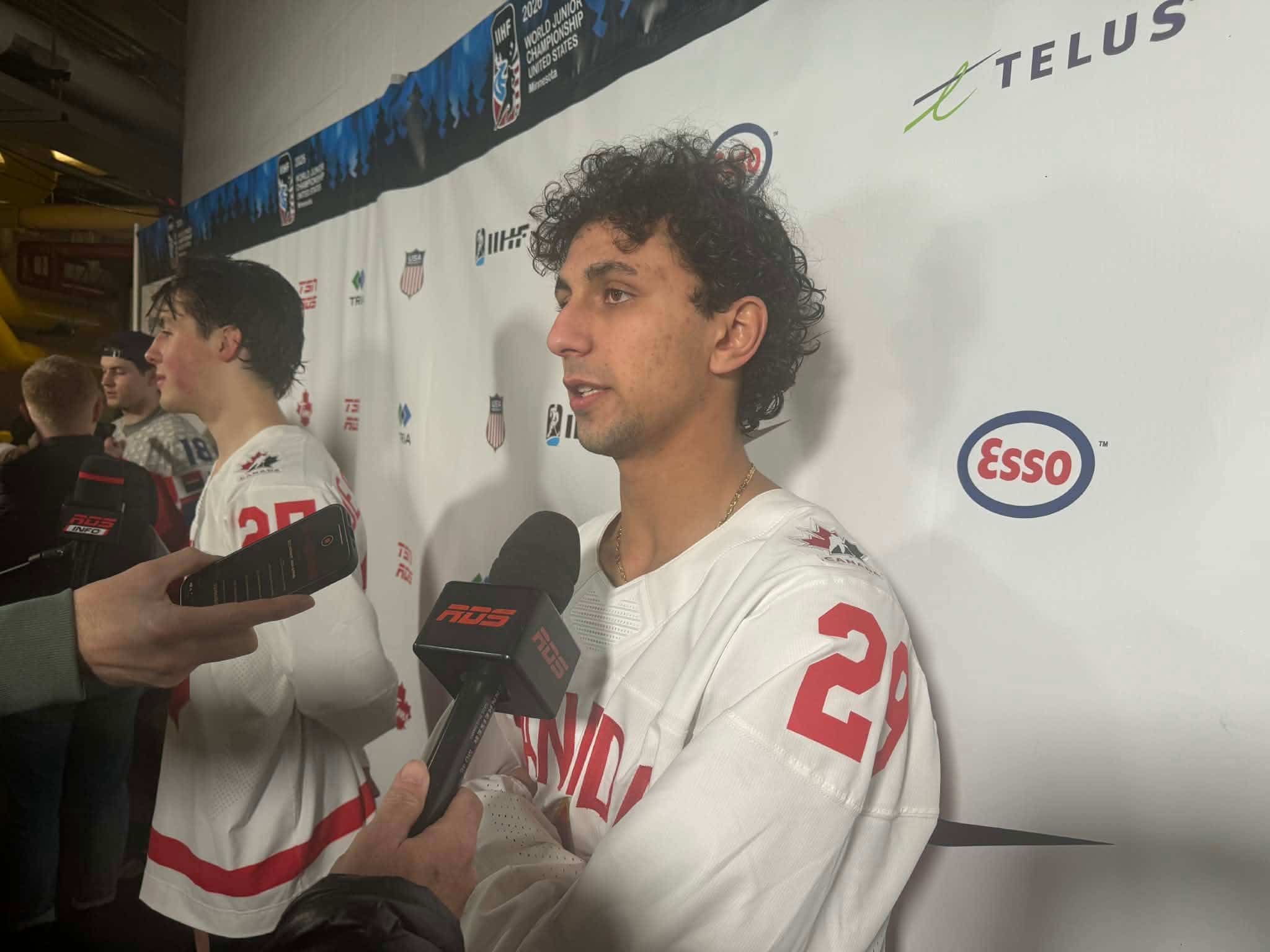 &laquo;C'est sp&eacute;cial d'&ecirc;tre ici&raquo; : Michael Hage a enfin v&eacute;cu son bapt&ecirc;me avec le Canada