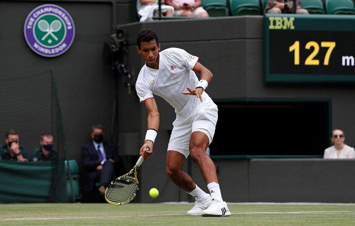 Auger-Aliassime profite de l'abandon de Kyrgios - TVA Sports