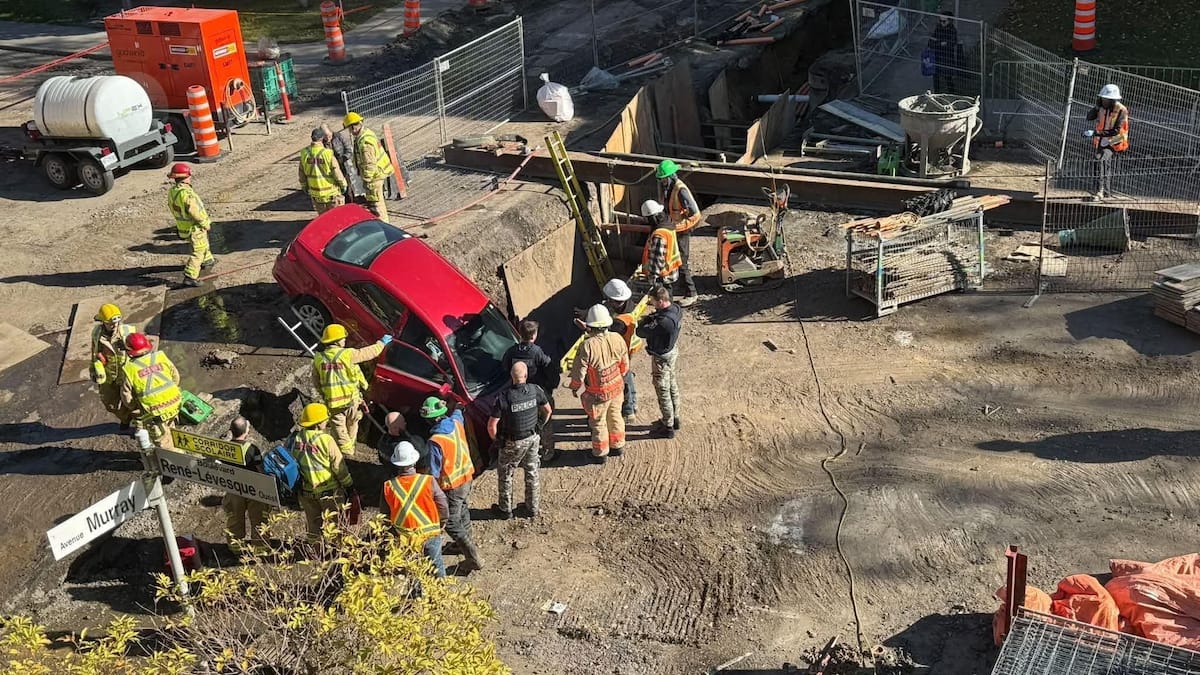 Travaux du tramway: un conducteur âgé plonge dans une tranchée avec son véhicule