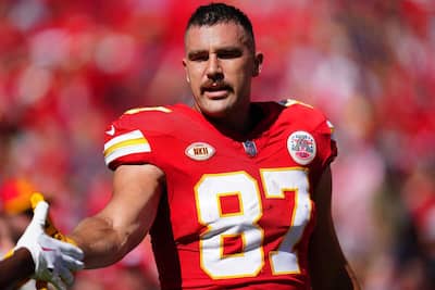 Travis Kelce fait l'éloge de Taylor Swift | JDM