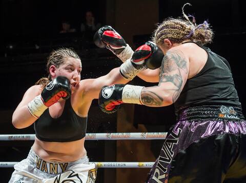 This Quebec boxer lost 130 pounds before returning to the ring