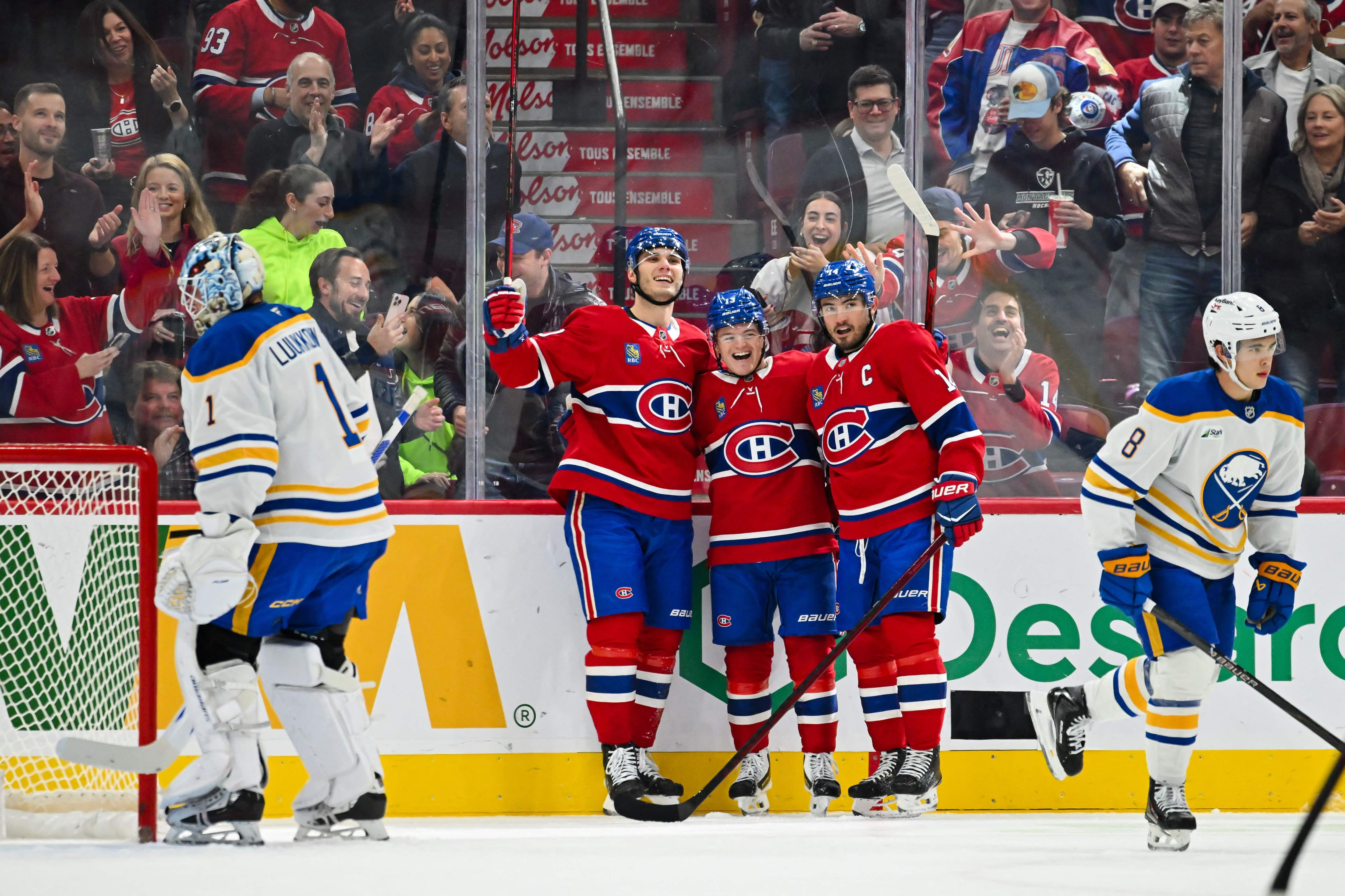 Acteur important dans la victoire du Canadien face aux Sabres, Juraj Slafkovsky, cette fois, patinait la tête haute