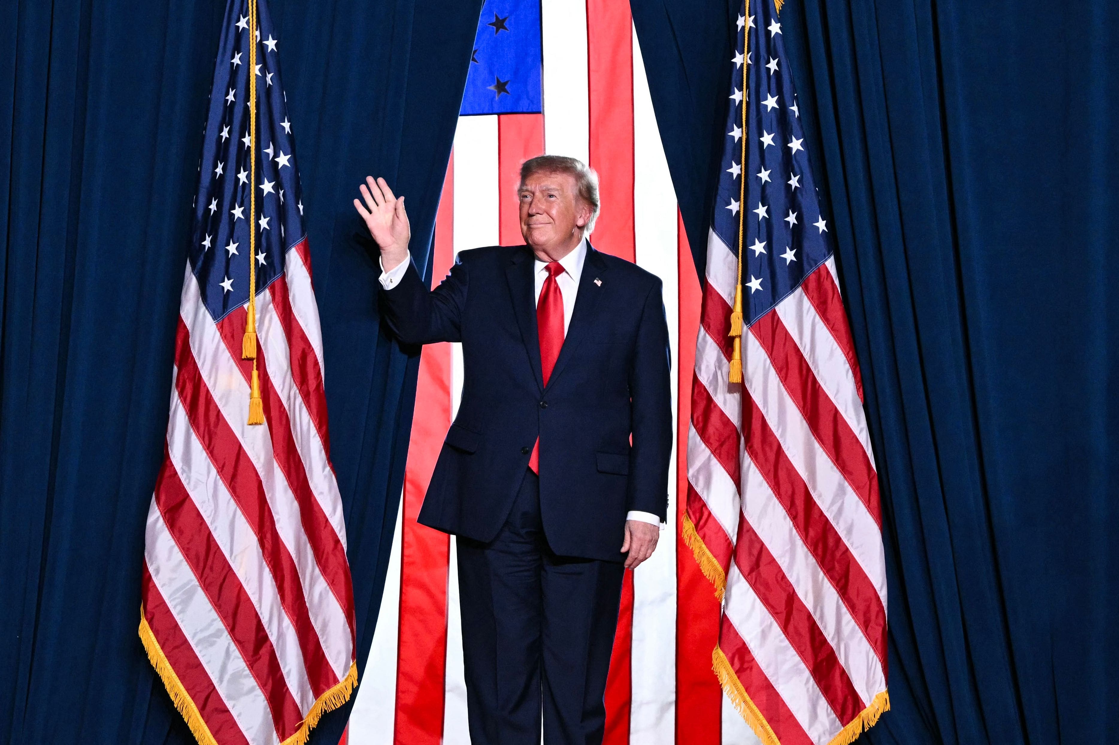 Un discours de Donald Trump interrompu à répétition par des ...