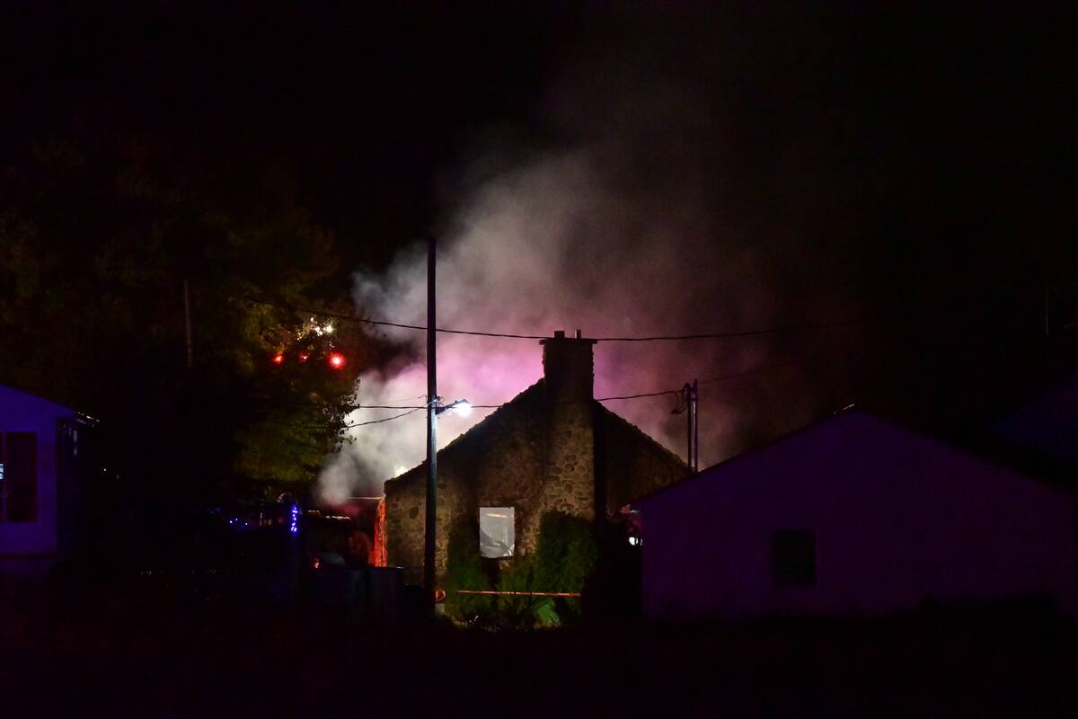 [IMAGES] Incendie mortel &agrave; Neuville: une personne retrouv&eacute;e sous les d&eacute;combres d&rsquo;une r&eacute;sidence