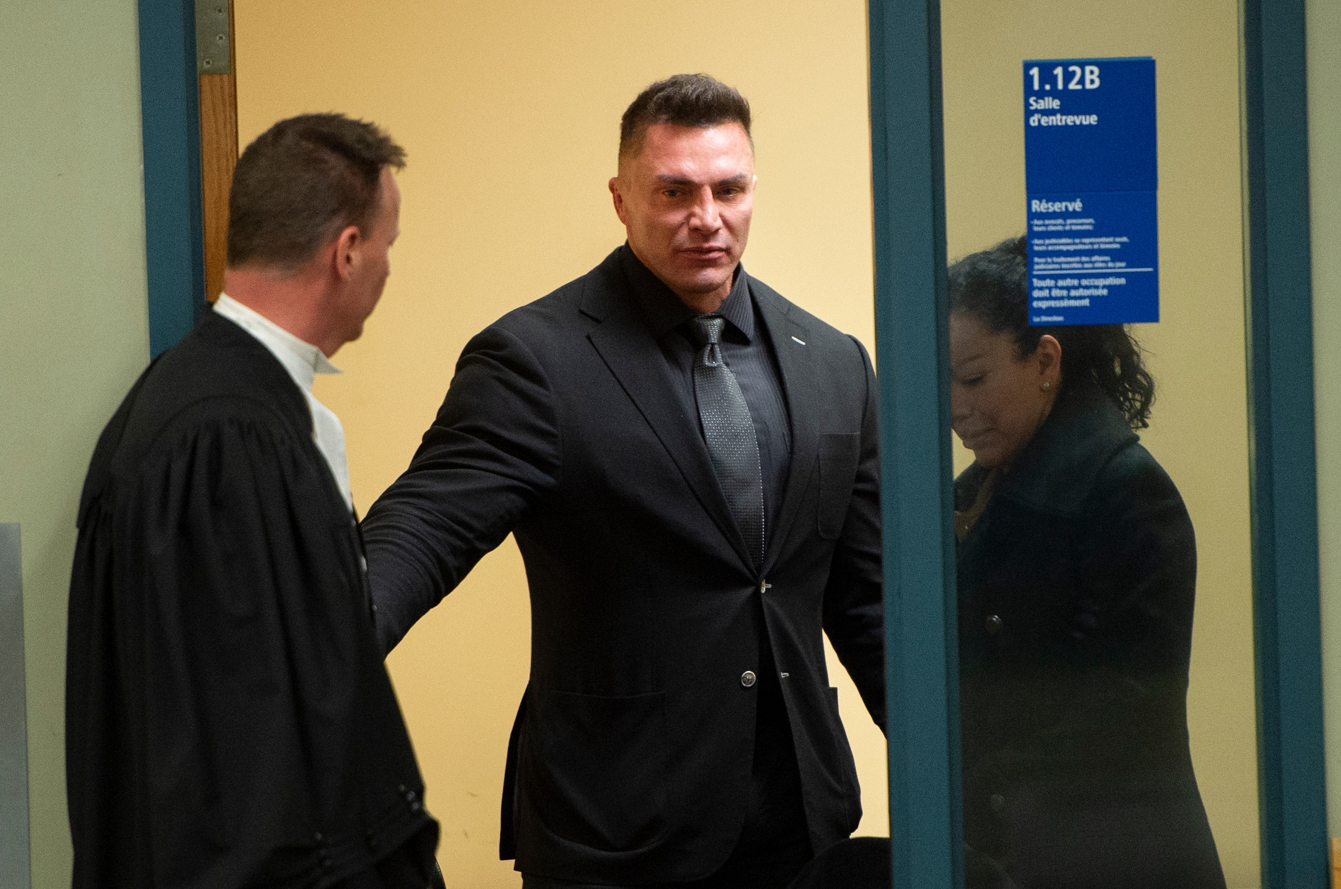 La chicane semble être prise dans le jury chargé de trancher du sort d’un ancien combattant d’arts martiaux mixtes accusé de meurtre.