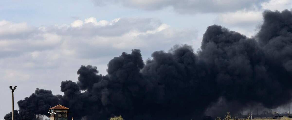 Une raffinerie de pétrole visée dans l'est de l'Ukraine