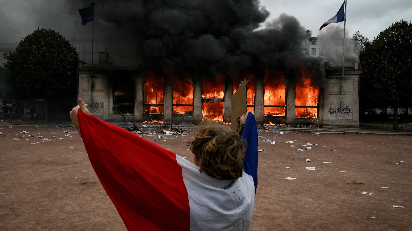 L'agitation sociale en France récupérée par le discours politique aux États-Unis