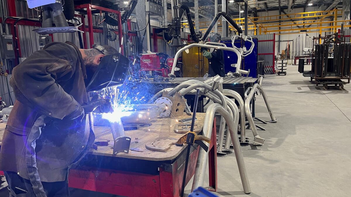 Baisse des seuils d'immigration: «Un mur s’en vient», selon le secteur manufacturier