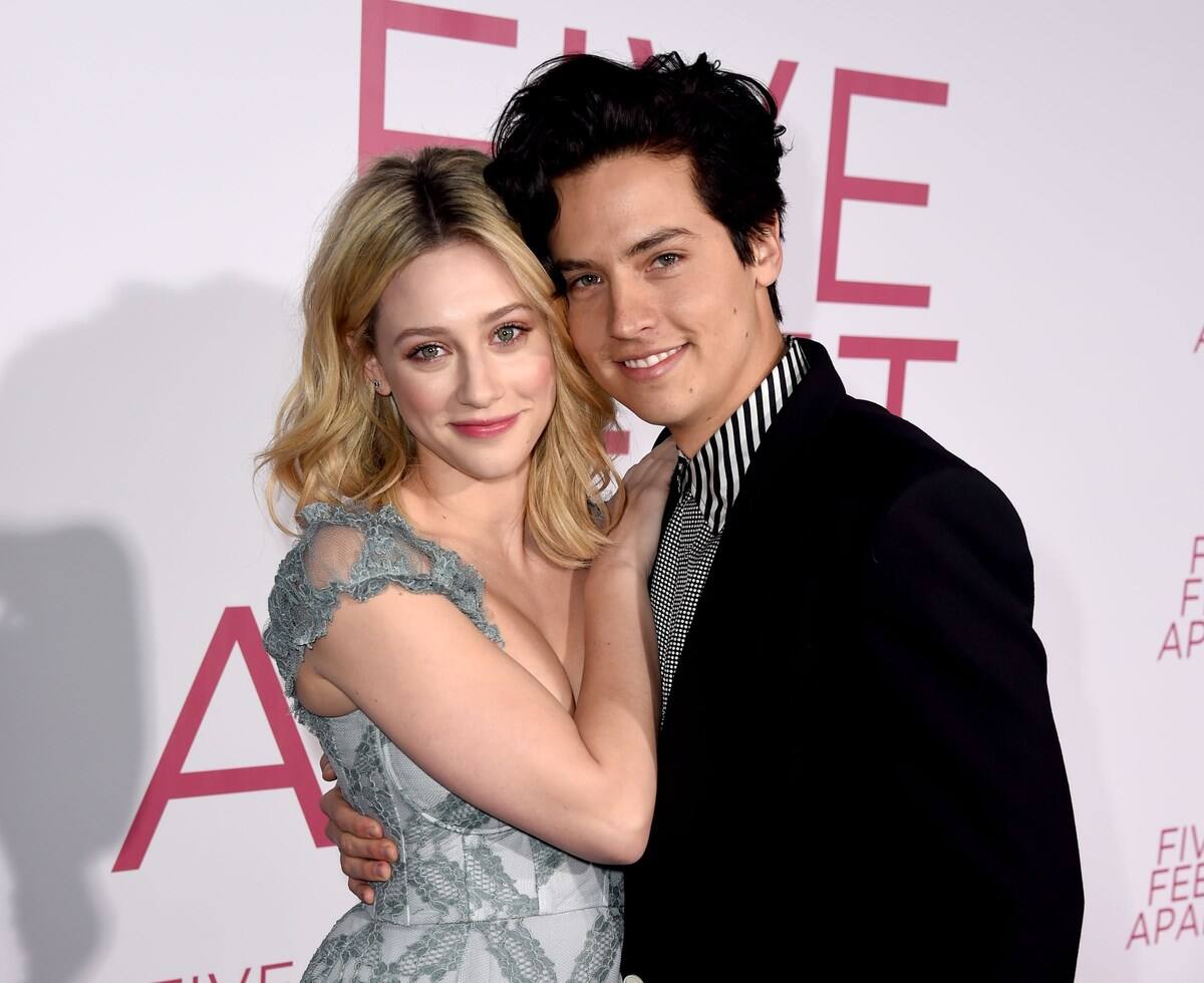 Lili Reinhart en couple avec le sosie de Cole