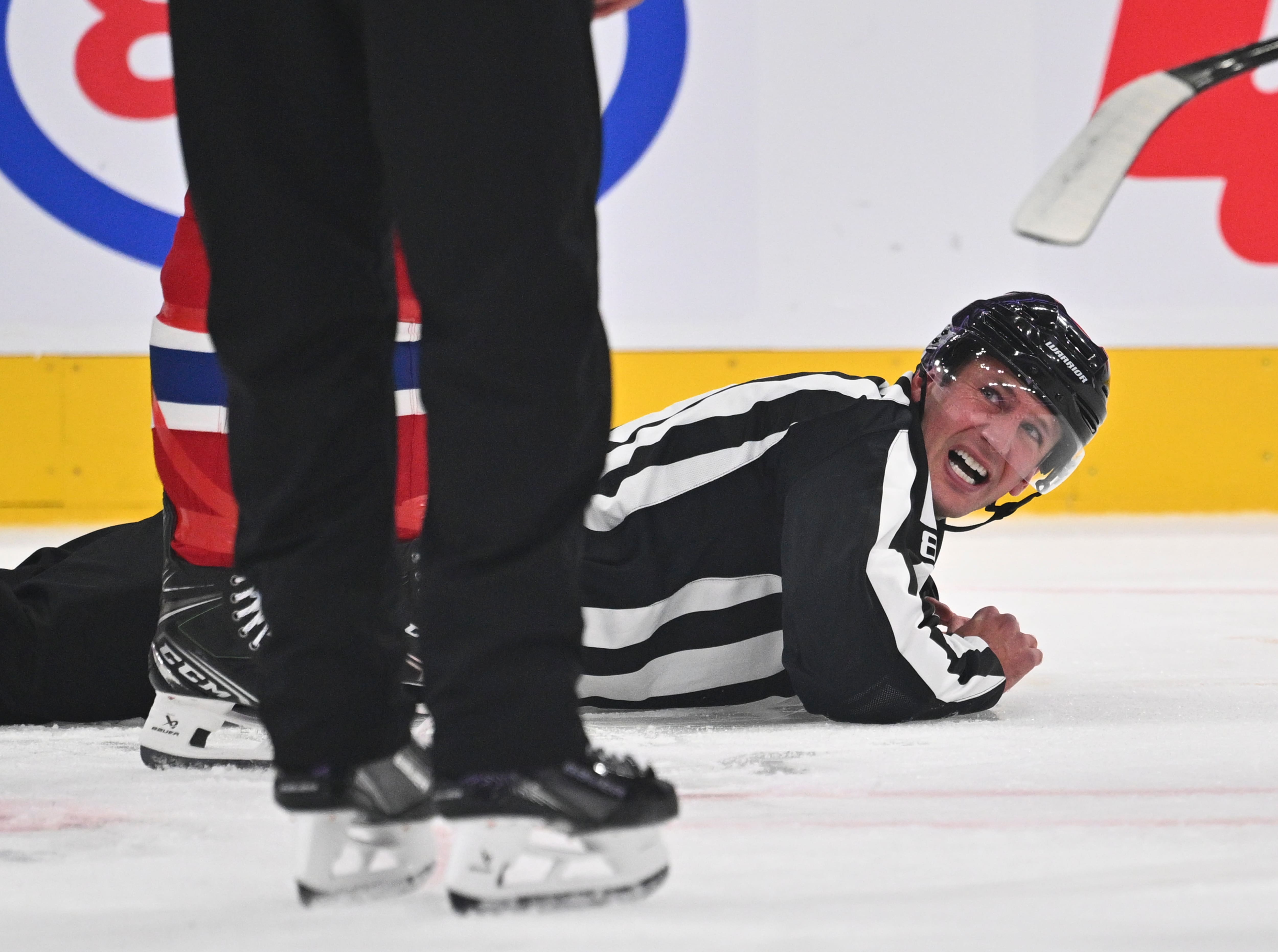 Cœur sensible s’abstenir : un arbitre gravement blessé lors du match du Canadien de Montréal