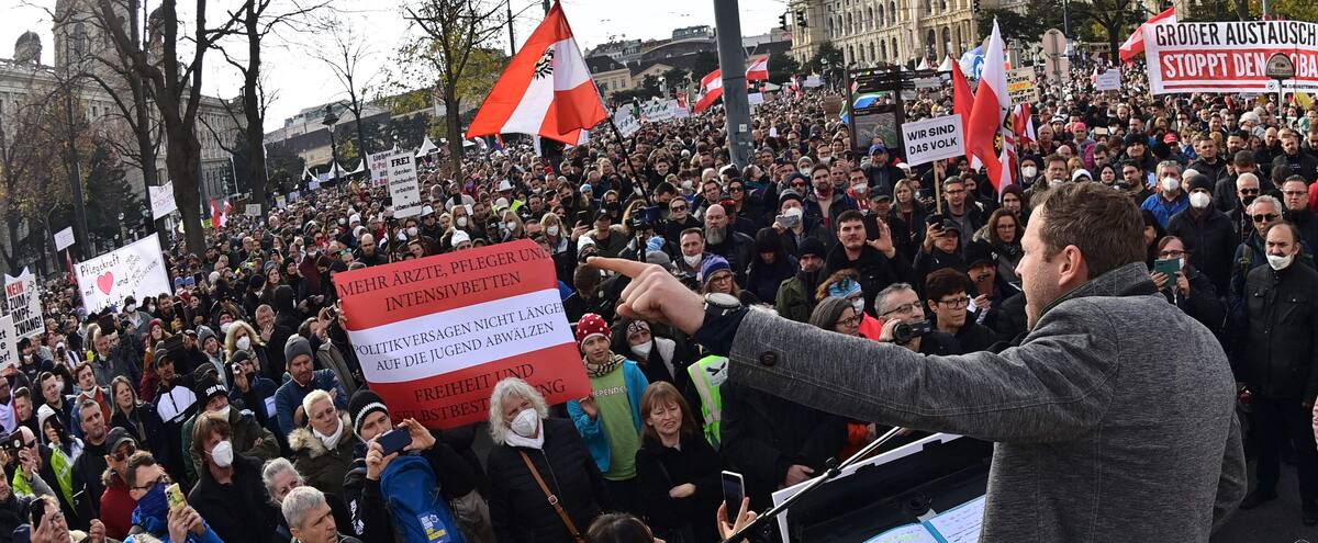 Vienne: des dizaines de milliers de manifestants contre le confinement et la vaccination obligatoire