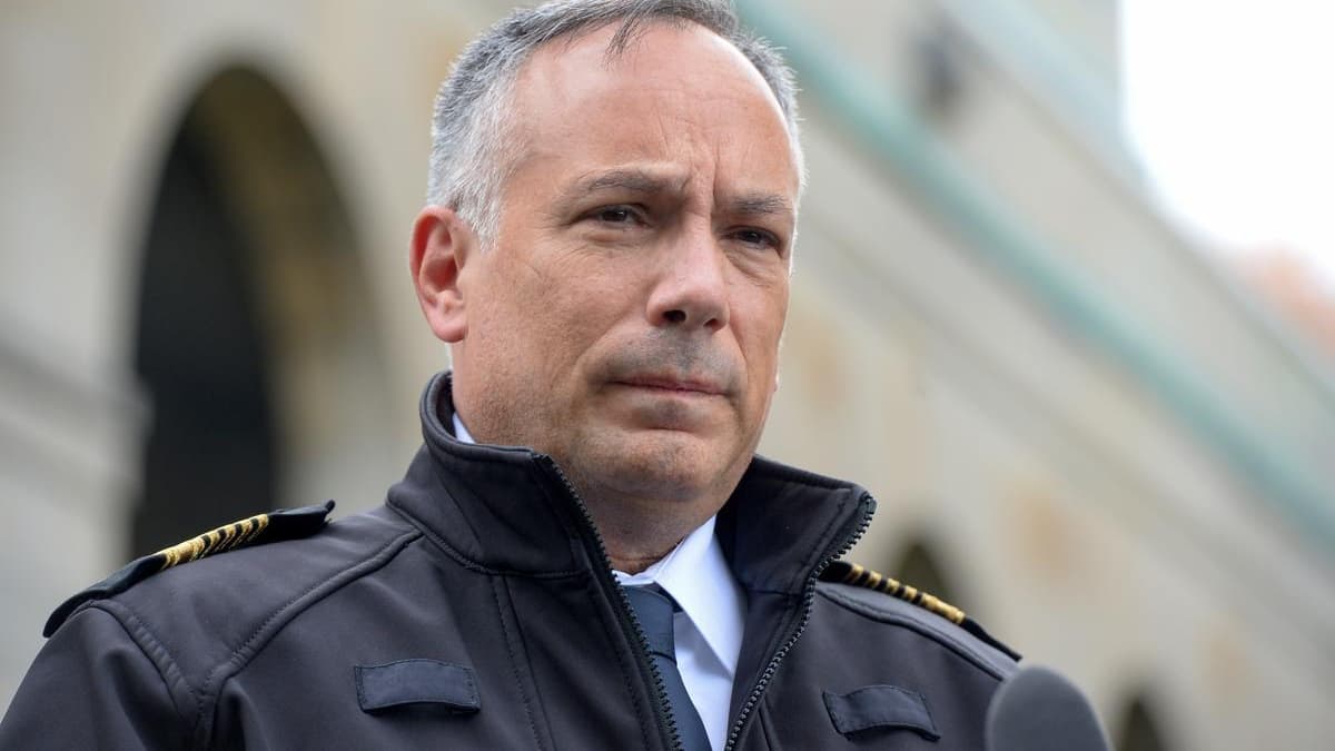 Terrasses fermées sur la rue Peel: la démission du directeur du SIM réclamée