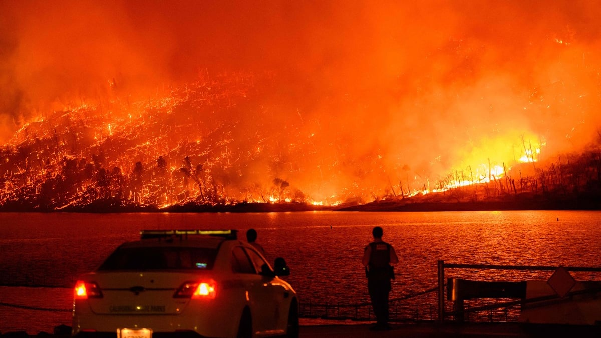 EN IMAGES | Important incendie en Californie, des milliers d'évacués