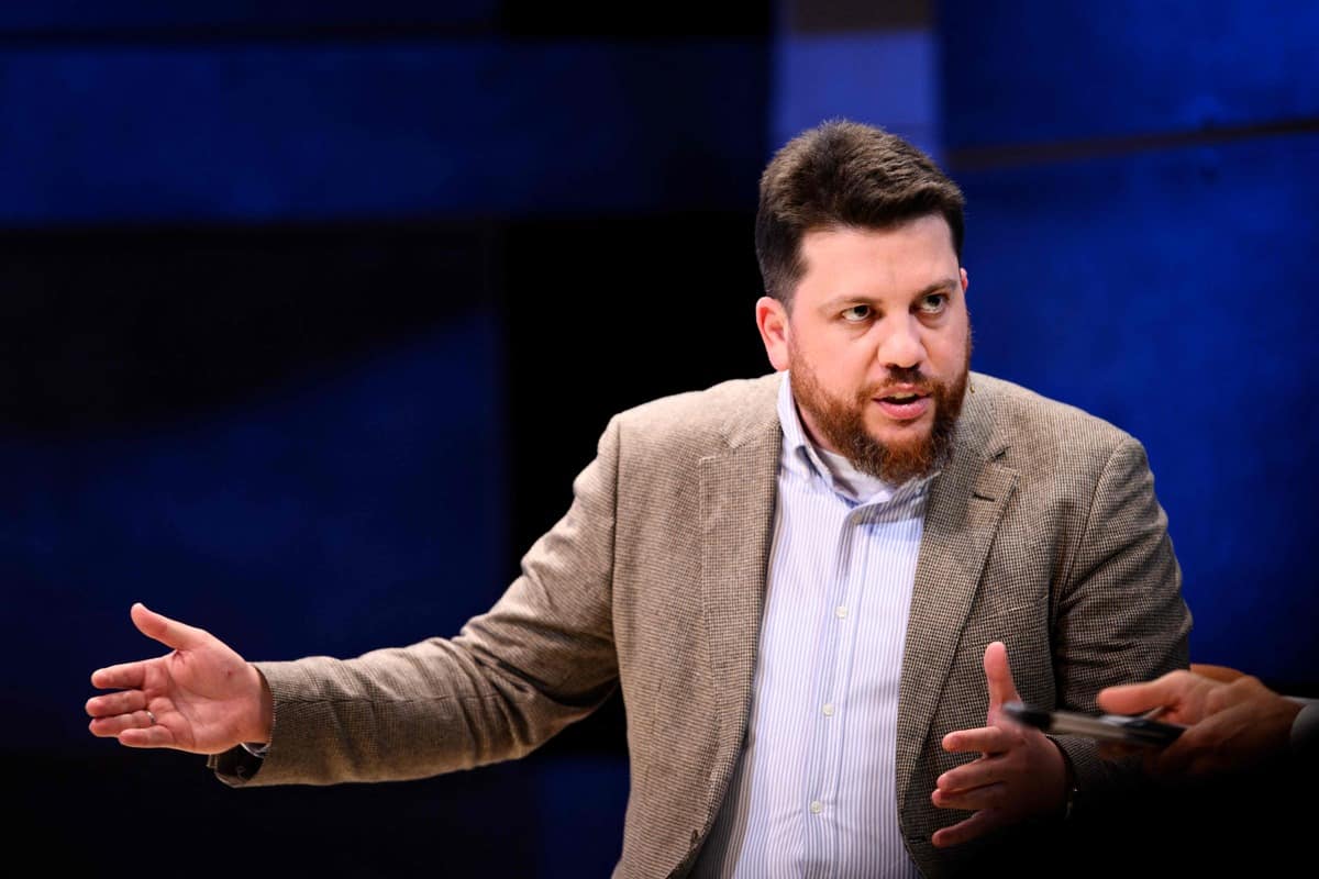 “Tear-sprayed and hammered”: Exiled Navalny's cousin attacked outside his home in Lithuania