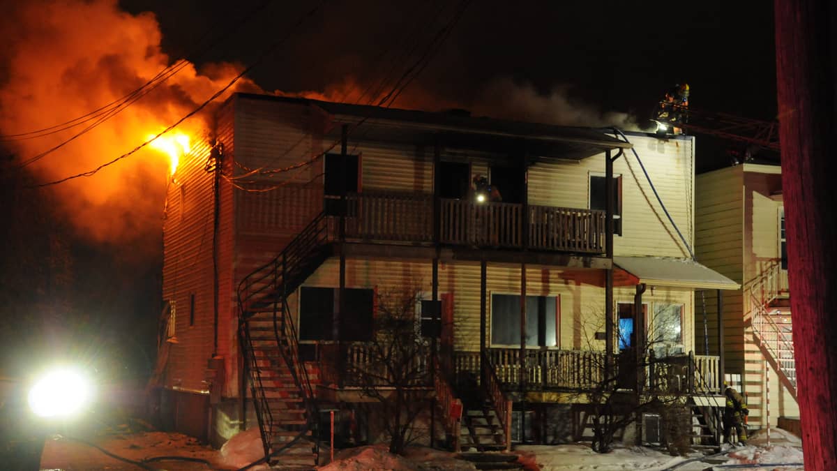 Un incendie dévaste un immeuble à logement de Saint-Jérôme