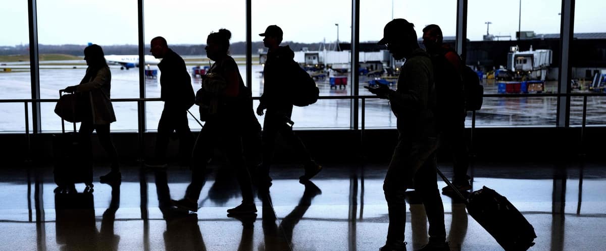 They were stealing passengers’ luggage: 14 employees arrested at a Spanish airport