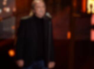 En convalescence, il reporte d'autres spectacles