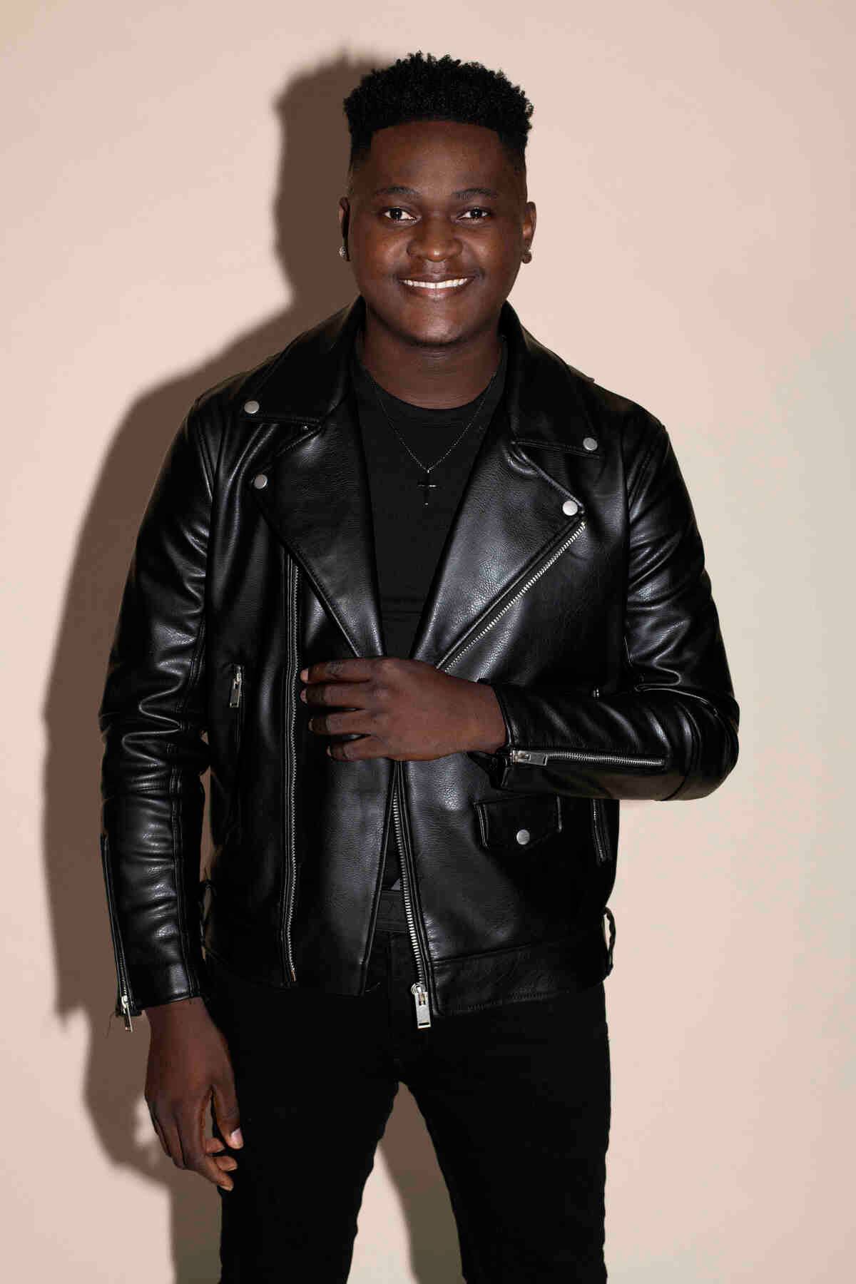 [VIDÉO] «La Voix»: orphelin à 10 ans en Haïti, il se construit une belle vie au Québec et rêve d&rsquo;être chanteur à l&rsquo;international