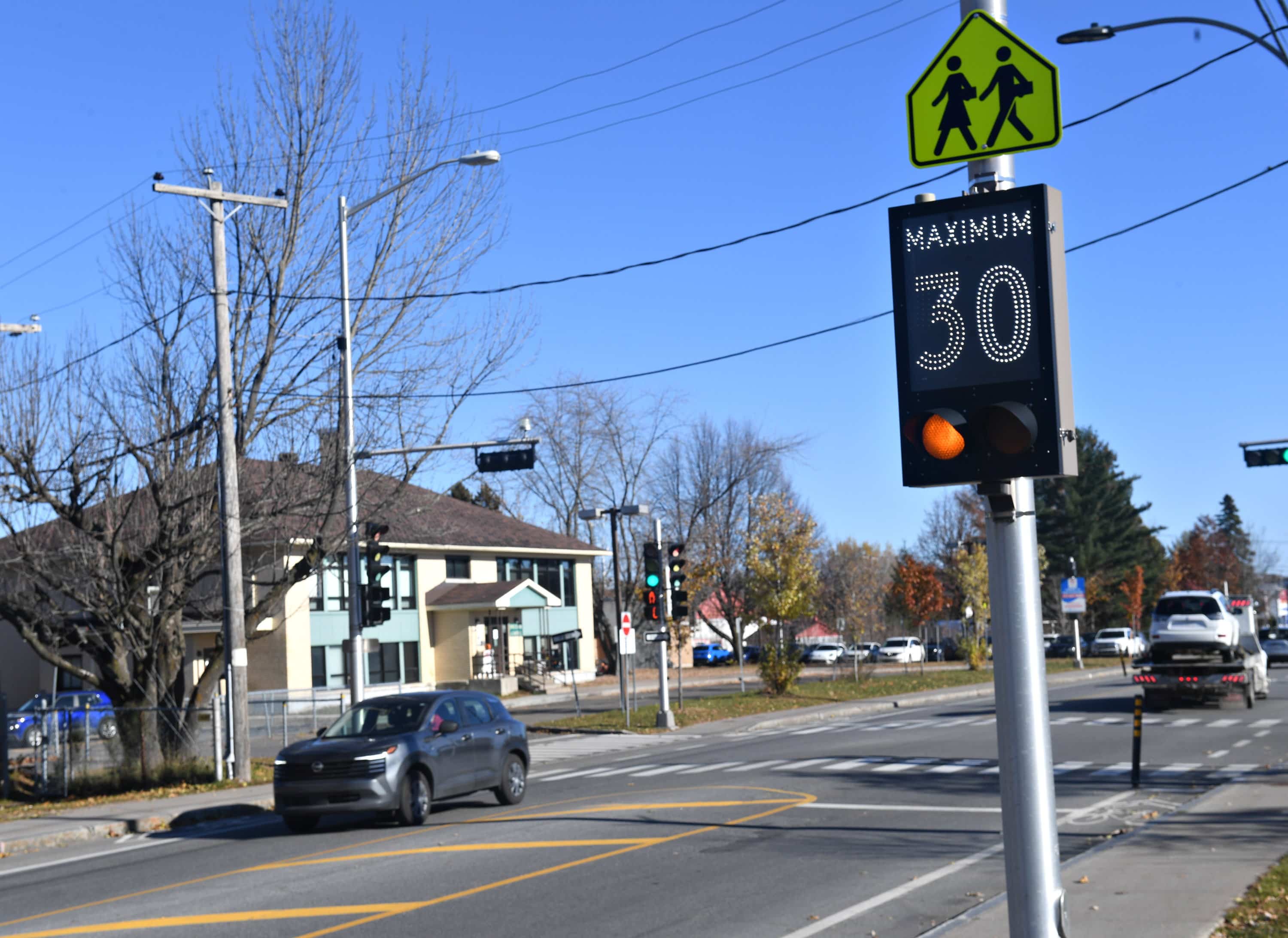 CAA-Québec a passé une journée à analyser les comportements des automobilistes devant l’école primaire de la Chanterelle, dans le secteur de Val-Bélair, à Québec, et a constaté que trois conducteurs sur quatre roulent à plus de 30 km/h, parfois jusqu’à 70 km/h.