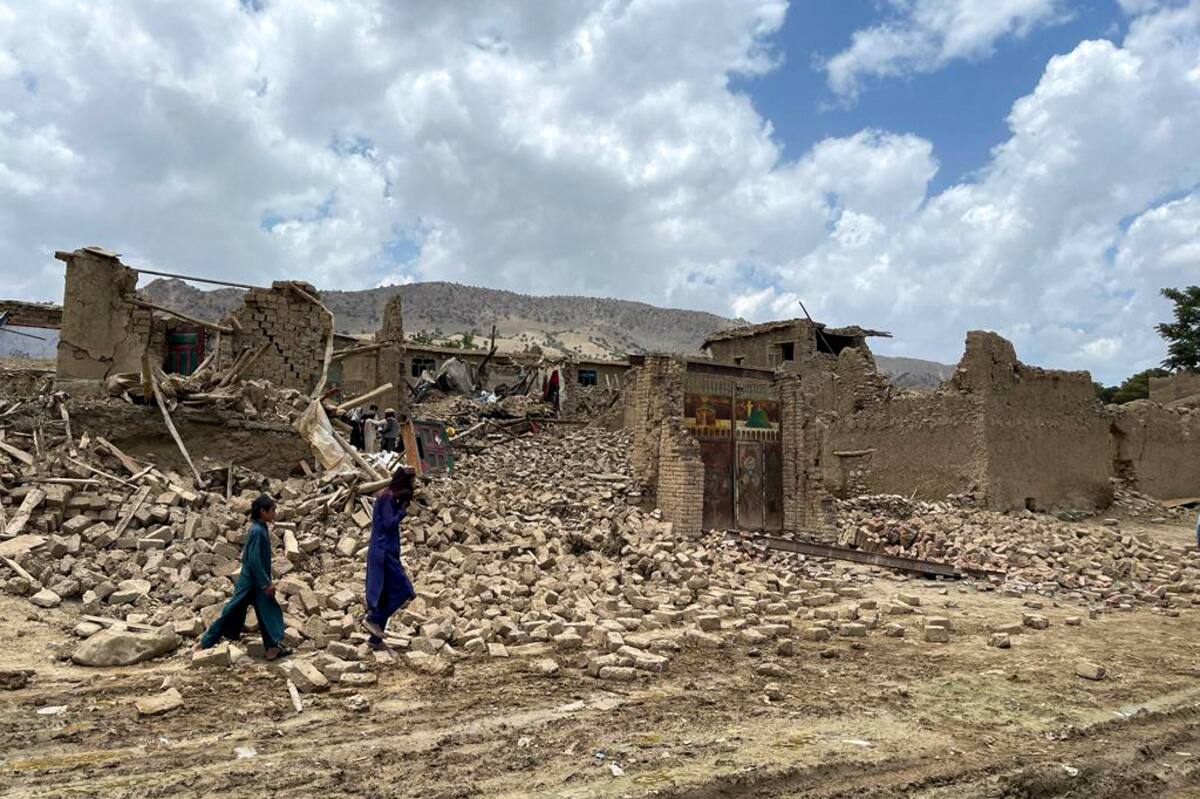 S&eacute;isme en Afghanistan: les secouristes s'activent dans des conditions difficiles
