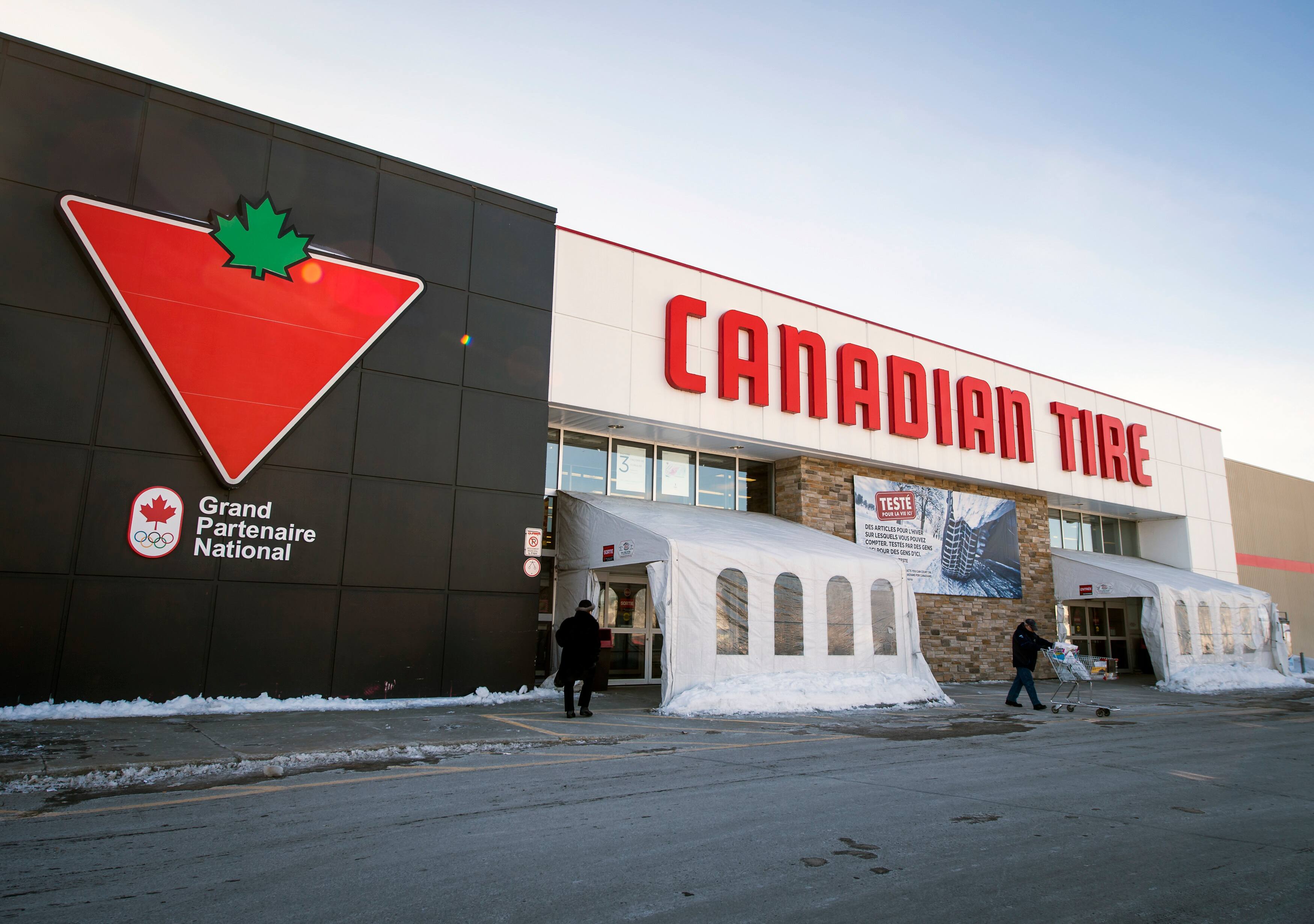 Un Employe D Un Canadian Tire Aurait Vole 67 Barbecues Sur Ses Heures De Travail Tva Nouvelles