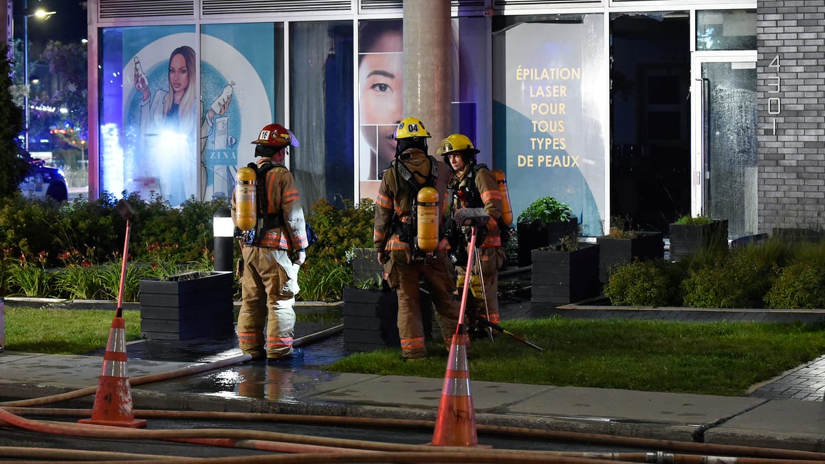 Elle voit les vandales incendier son commerce en regardant les images de ses caméras de surveillance sur son téléphone