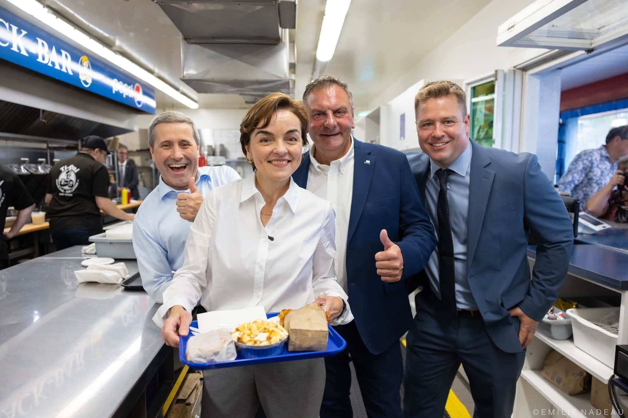 Poutines et guerre à l’auto: nos clins d’œil de campagne de la semaine