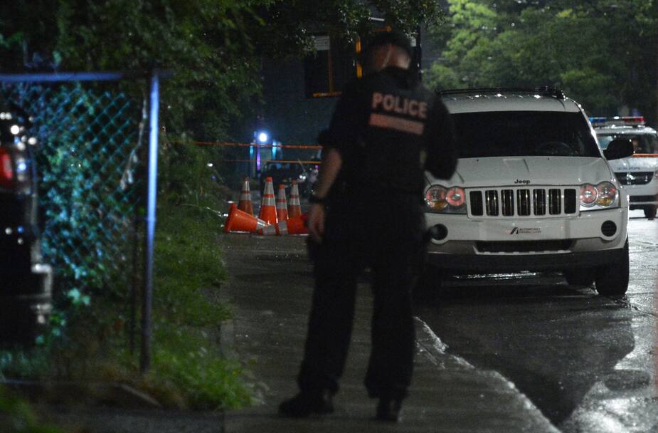 Un homme âgé de 19 ans se trouve dans un état critique après avoir été poignardé lors d'une tentative de meurtre survenue sur le Boulevard de L'Acadie, près de la rue de Salaberry dans l'arrondissement d'Ahuntsic-Cartierville à Montréal, vers 0h30, le lundi 24 août 2020.
PASCAL GIRARD/AGENCE QMI