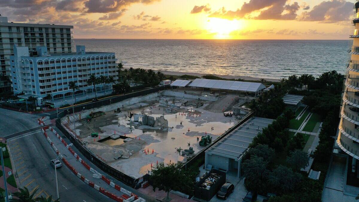 Cérémonie d'hommage, un an après l'effondrement de Surfside