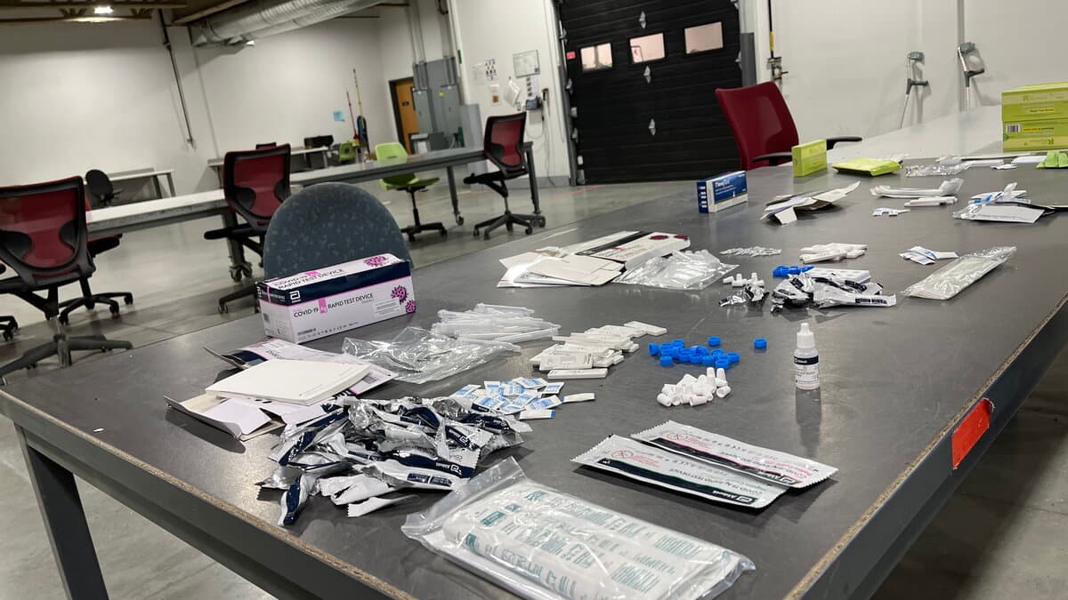 Recyclage de 50 millions de tests COVID périmés: déçues d’avoir échappé le contrat, deux entreprises craignent qu’ils soient enfouis