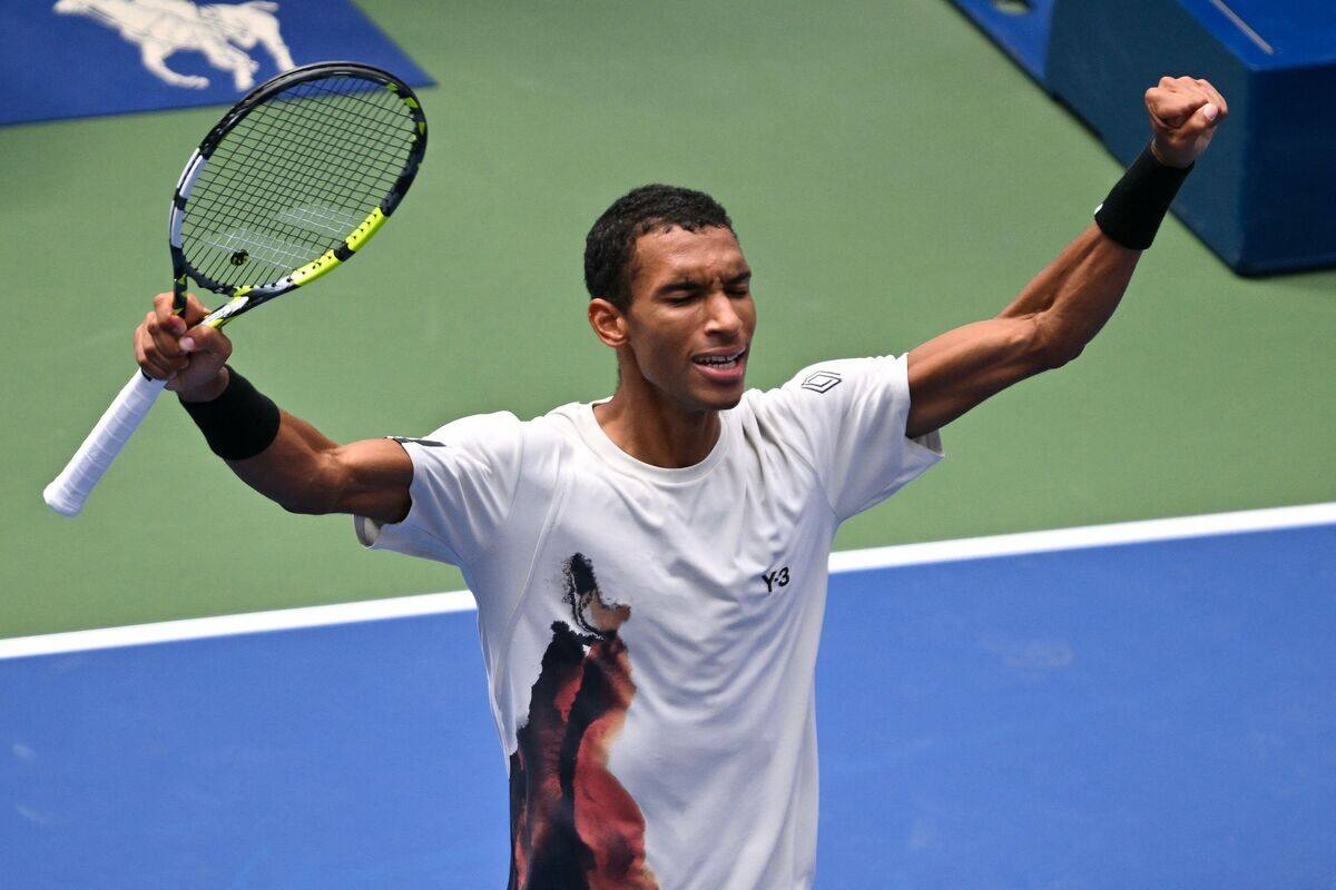 F&eacute;lix Auger-Aliassime a encore transmis son message: le Qu&eacute;b&eacute;cois passe en quart de finale &agrave; l&rsquo;US Open