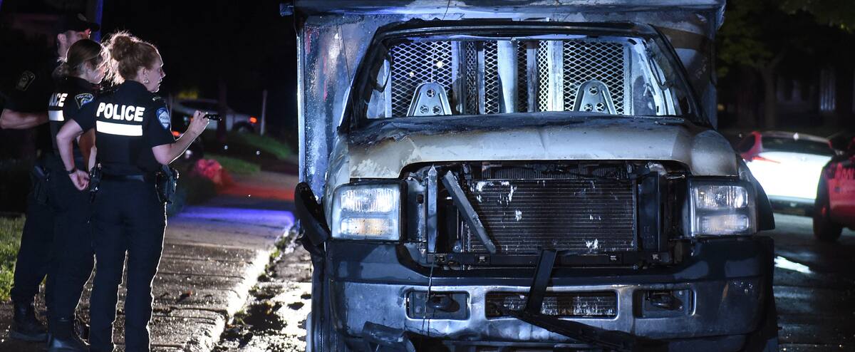 Un camion piégé par les flammes à Pointe-aux-Trembles