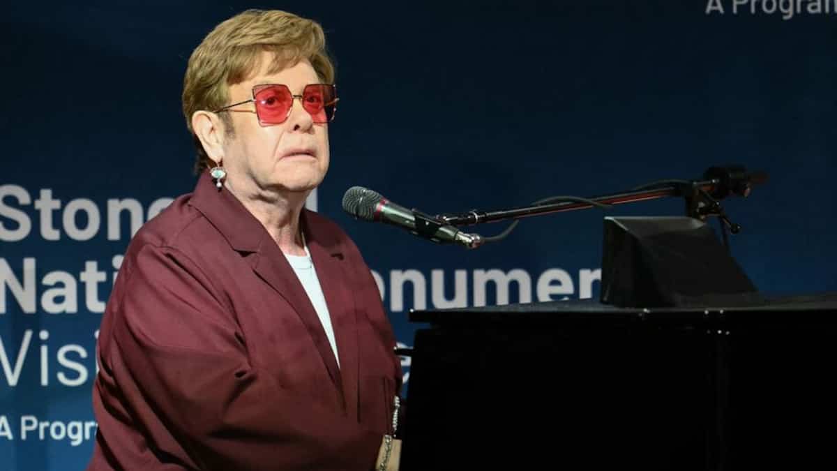 Elton John célèbre ses 34 ans de sobriété