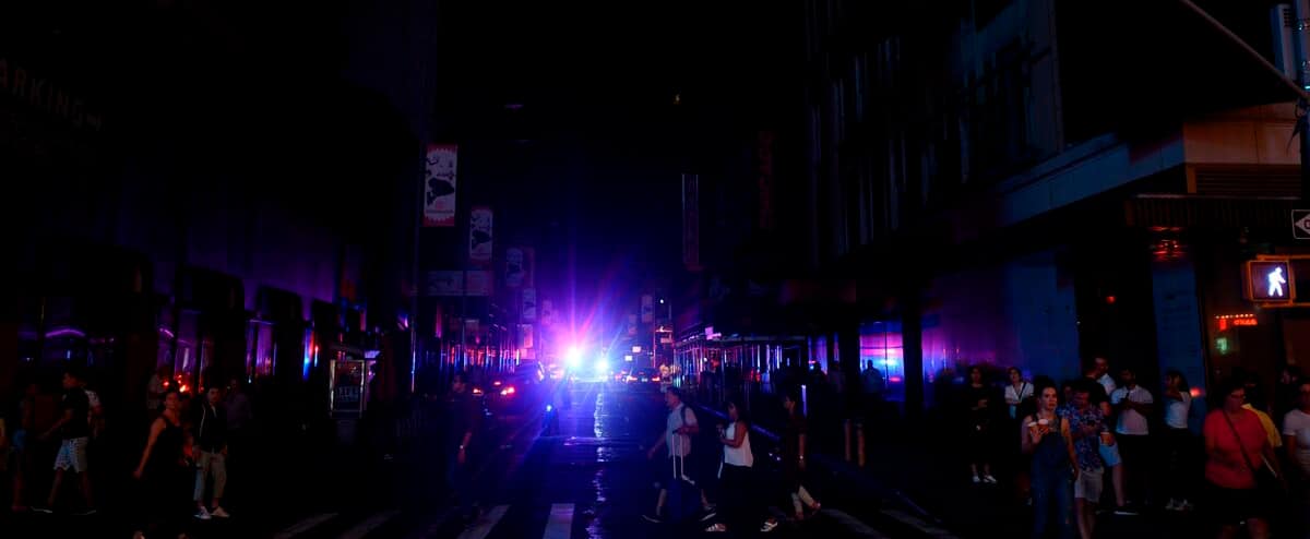 A power outage plunges all of New York into darkness A power outage plunges all of New York into darkness