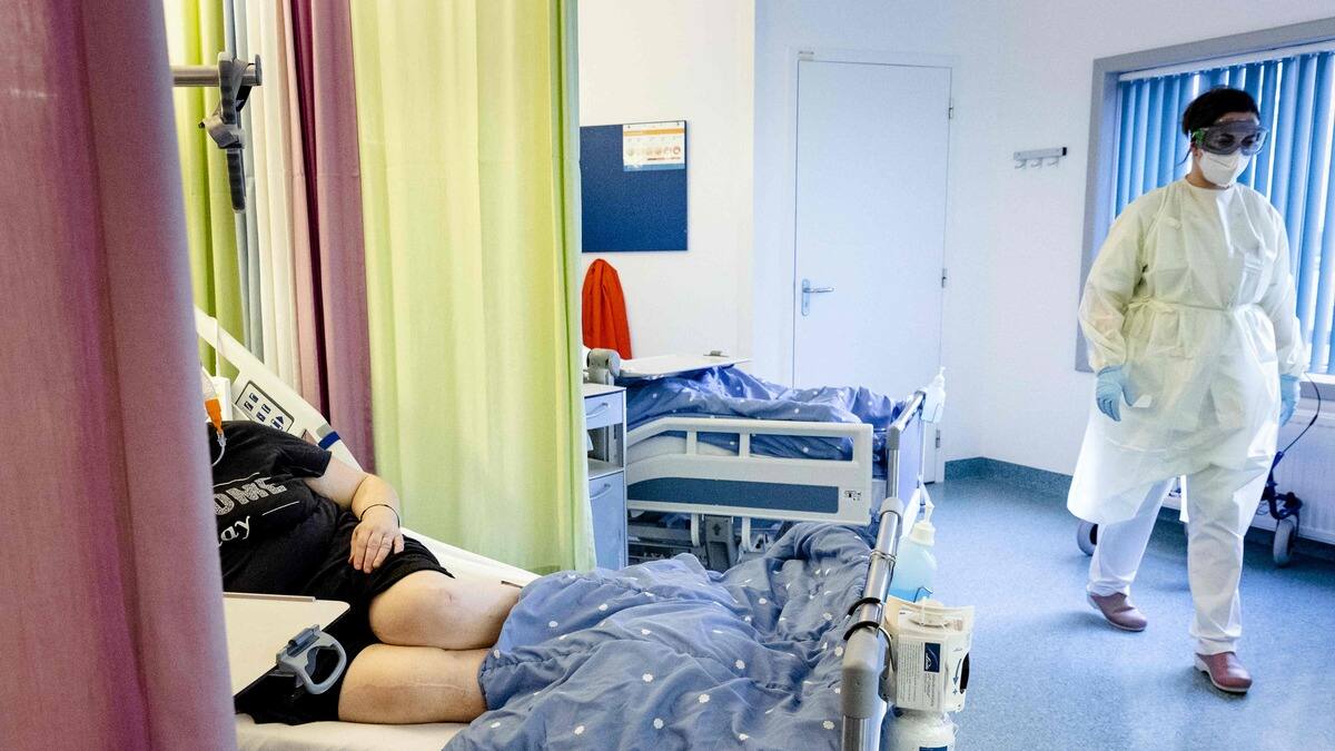 Après un record de cas, les Pays-Bas reviennent au confinement partiel