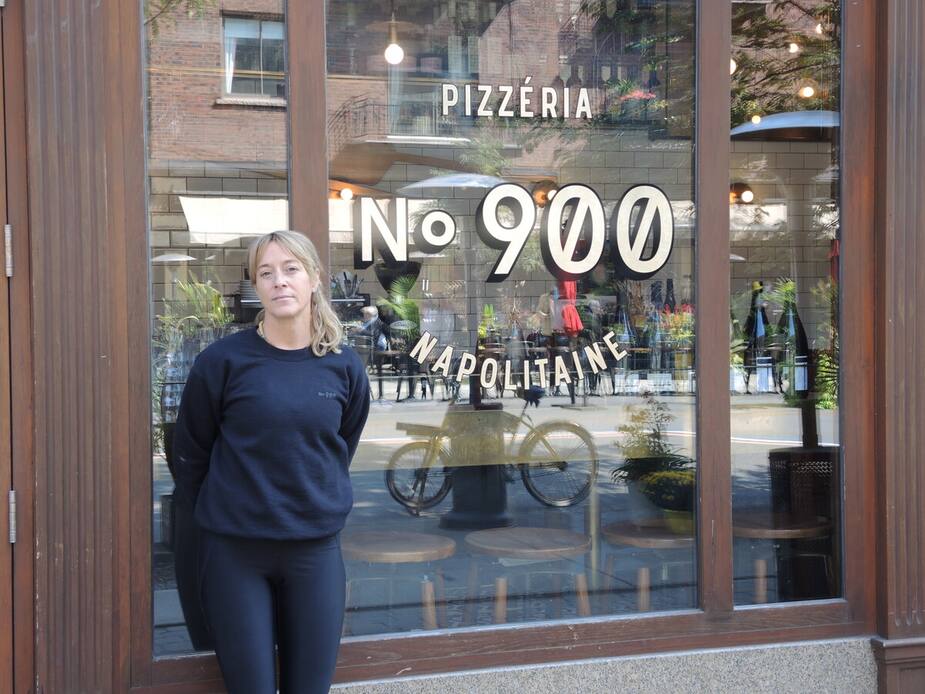 La propriétaire de la Pizzéria NO.900 de la rue Bernard, Mélanie Mailhiot.