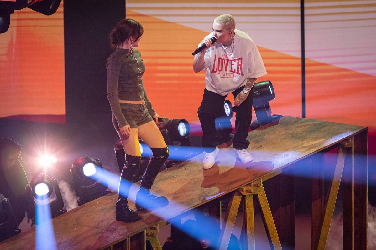 Elle avertit avoir un air bête pour CETTE raison