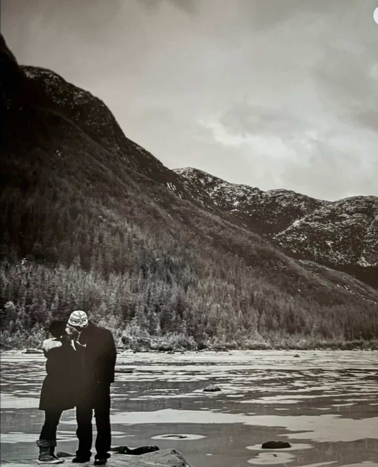 &laquo;&Agrave; cette heure-ci, il y a un an et demi, Karl et moi arrivions &agrave; l&rsquo;h&ocirc;pital sans savoir que la fin &eacute;tait si proche&raquo;, Marie-Annick L&eacute;pine se confie aux admirateurs des Cowboys Fringants