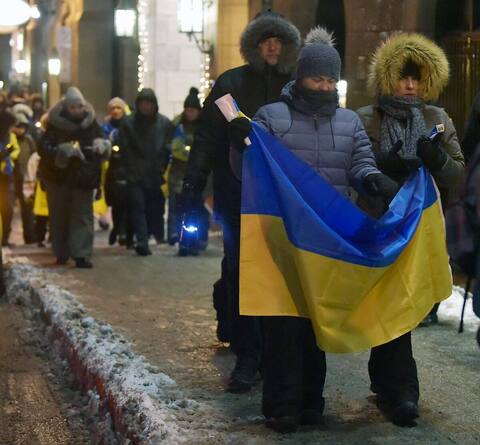 Veillée aux chandelles en solidarité avec l'Ukraine « 365 jours de résistance » à la terrasse Dufferin. Vendredi 24 février 2023.