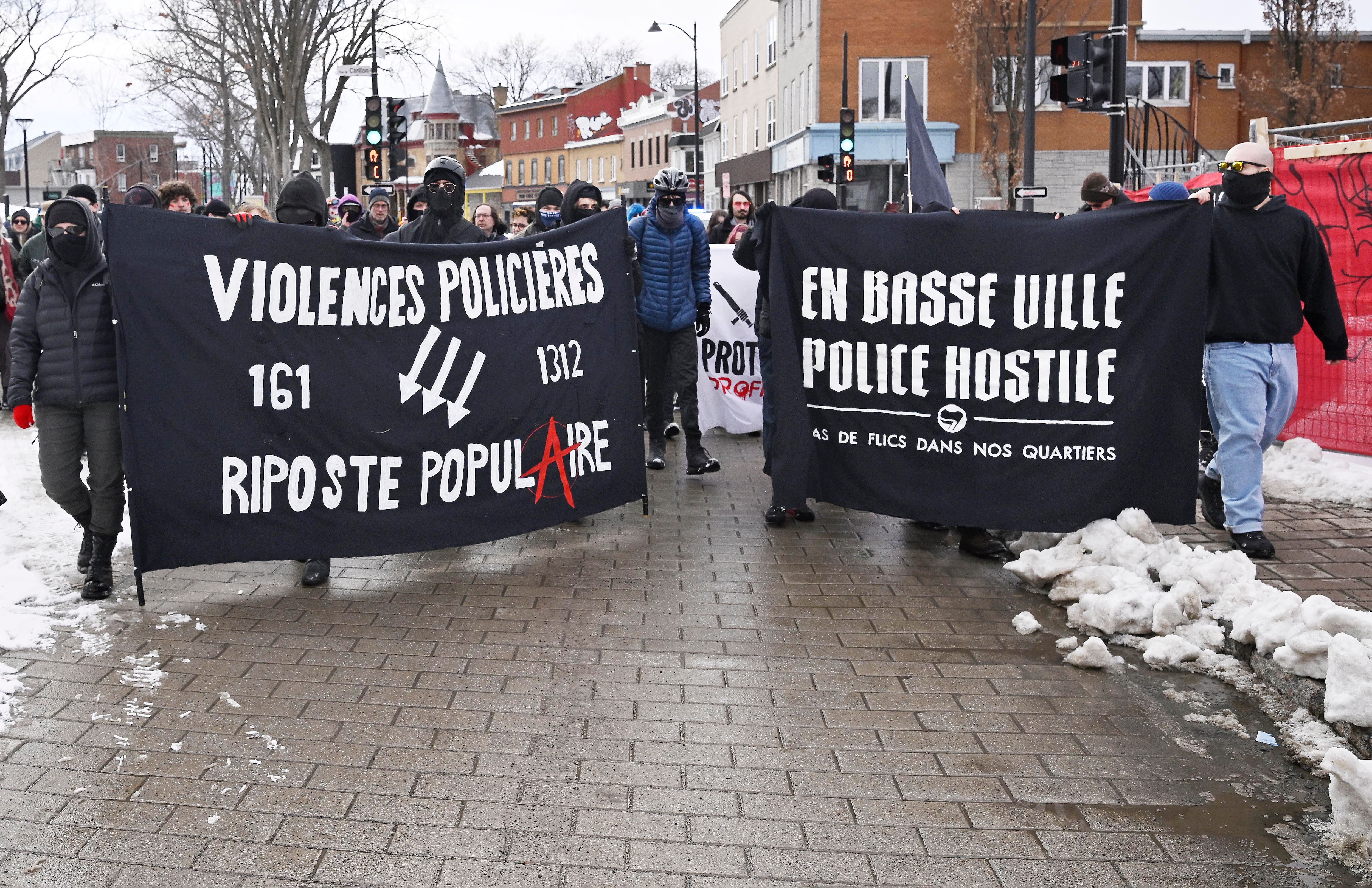 Journ&eacute;e internationale contre la brutalit&eacute; polici&egrave;re: une centaine de personnes prennent la rue &agrave; Qu&eacute;bec