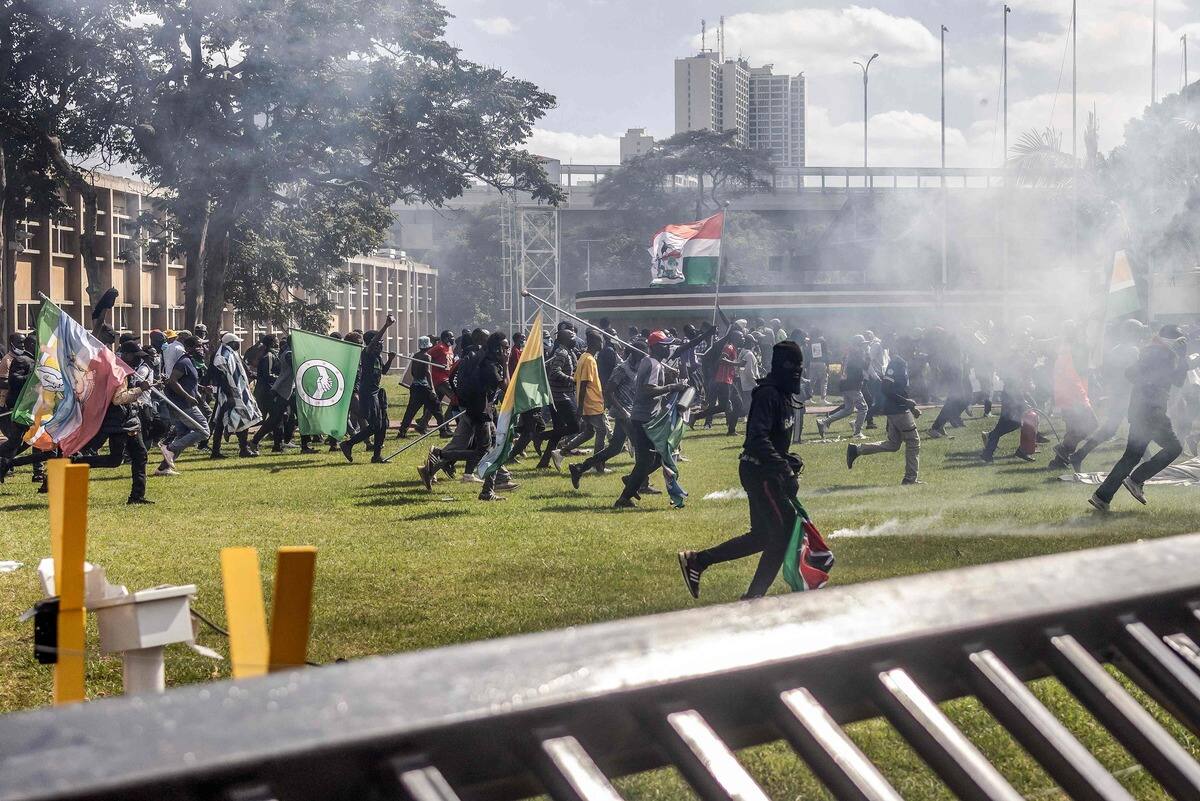 [EN IMAGES]  Caos en Kenia: incendio, tiroteos y al menos 5 muertos en Nairobi 