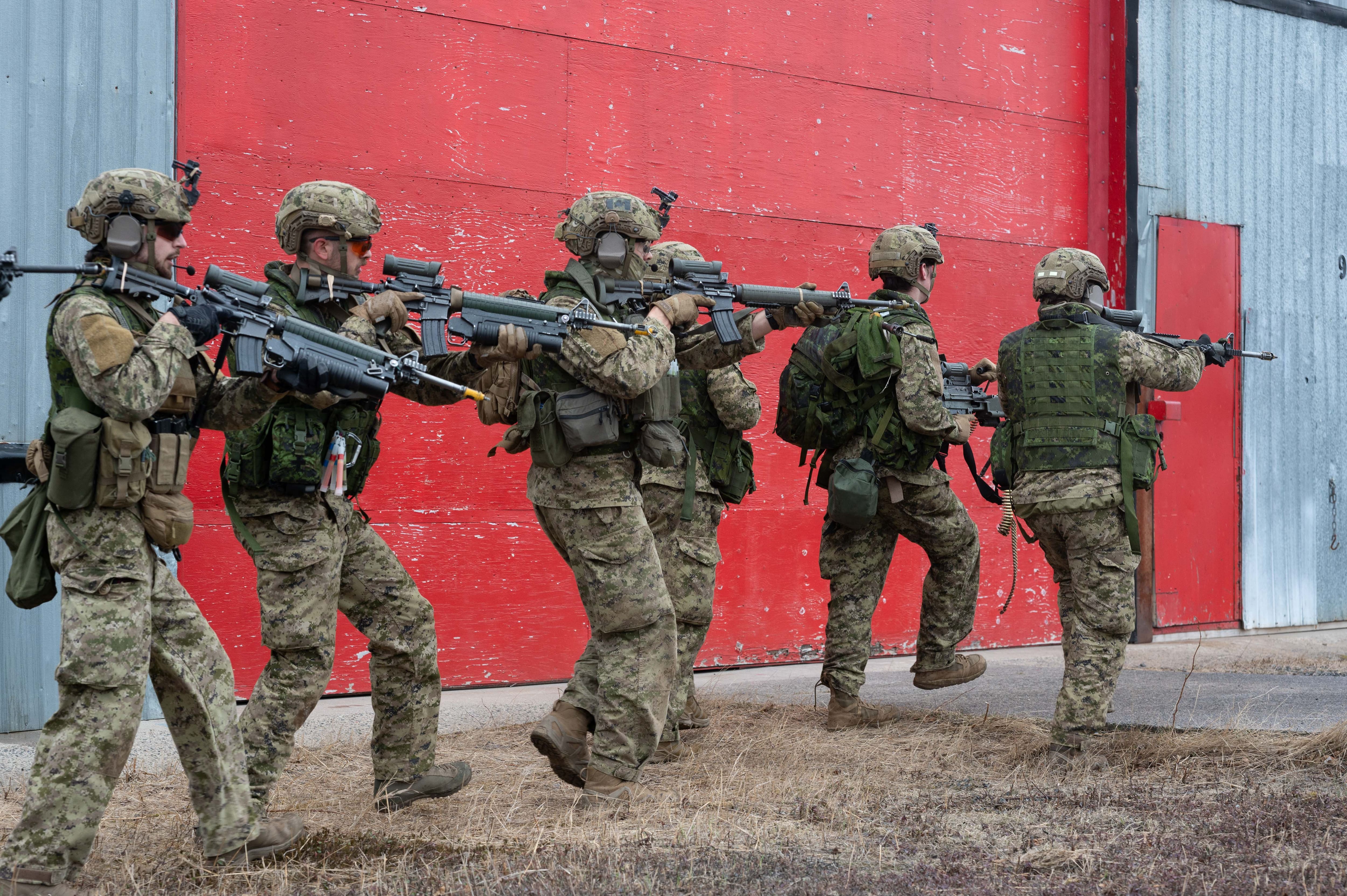 L’attitude du président américain Donald Trump envers le Canada suscite un engouement pour les Forces armées canadiennes
