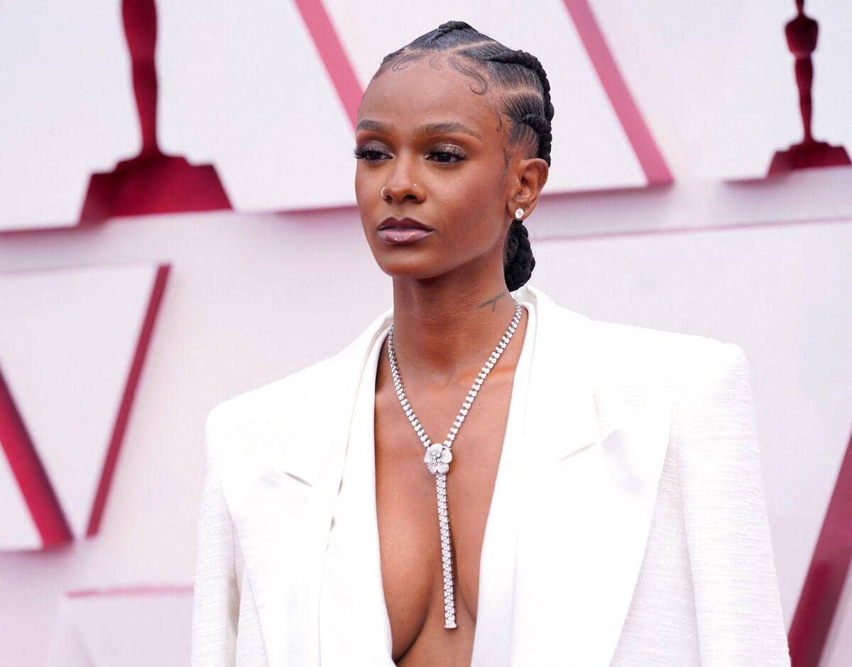 Voici tous les looks des stars sur le tapis rouge des ...