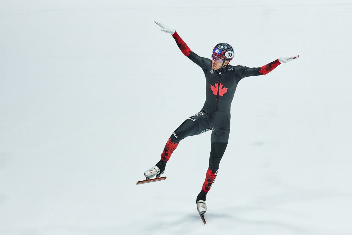 Como seu primeiro campeão mundial na retaguarda, o patinador de vitória na pista William Dandjinou fez as escolhas em grande escala e relevou o ouro a 1000m. Na vinheta, a celebridade da vitória desatendida.