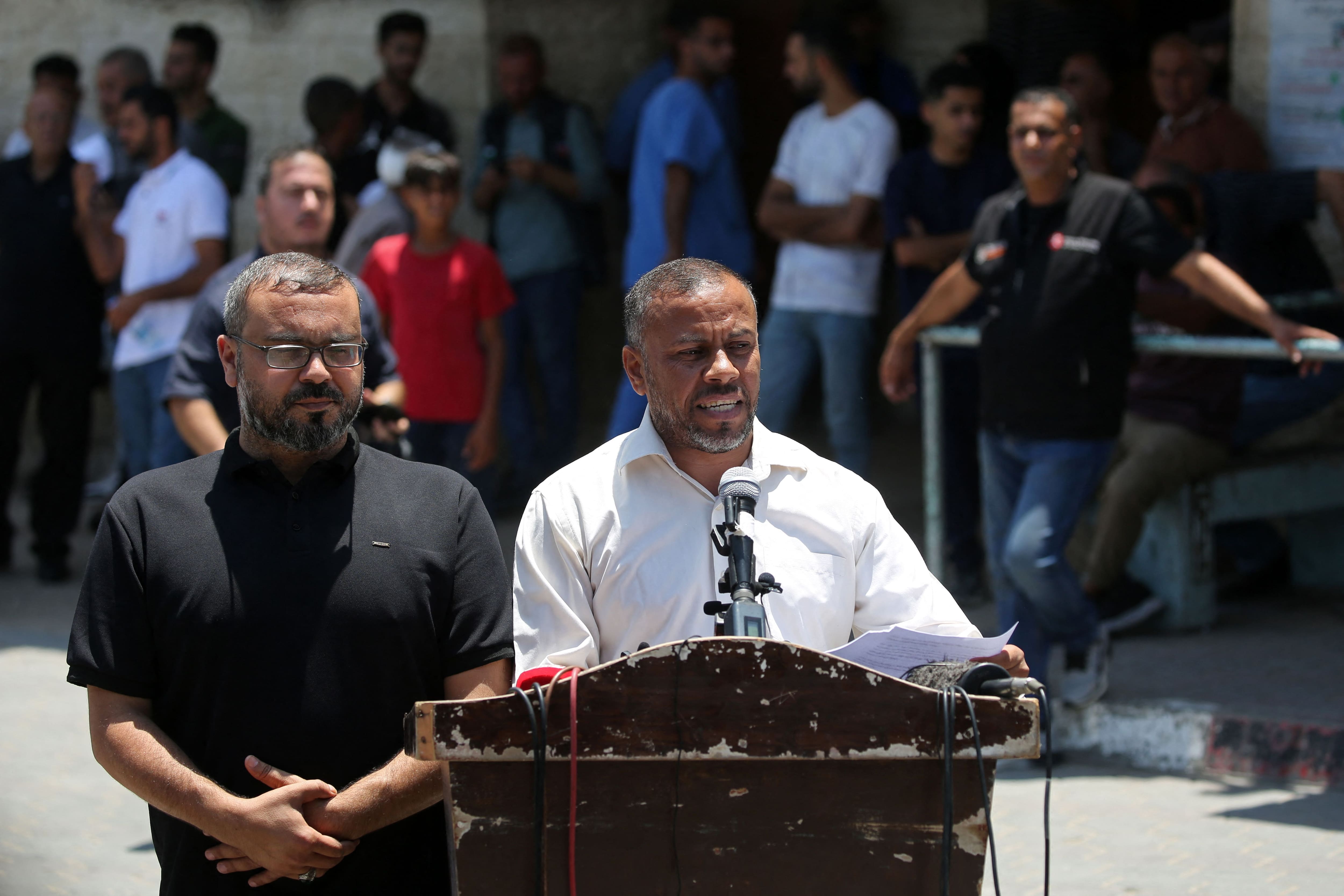 Hamas dissolves its leadership in Gaza