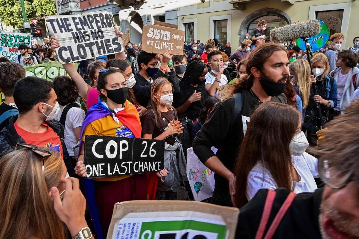 Les jeunes d&eacute;filent pour le climat &agrave; Milan, derri&egrave;re Greta Thunberg