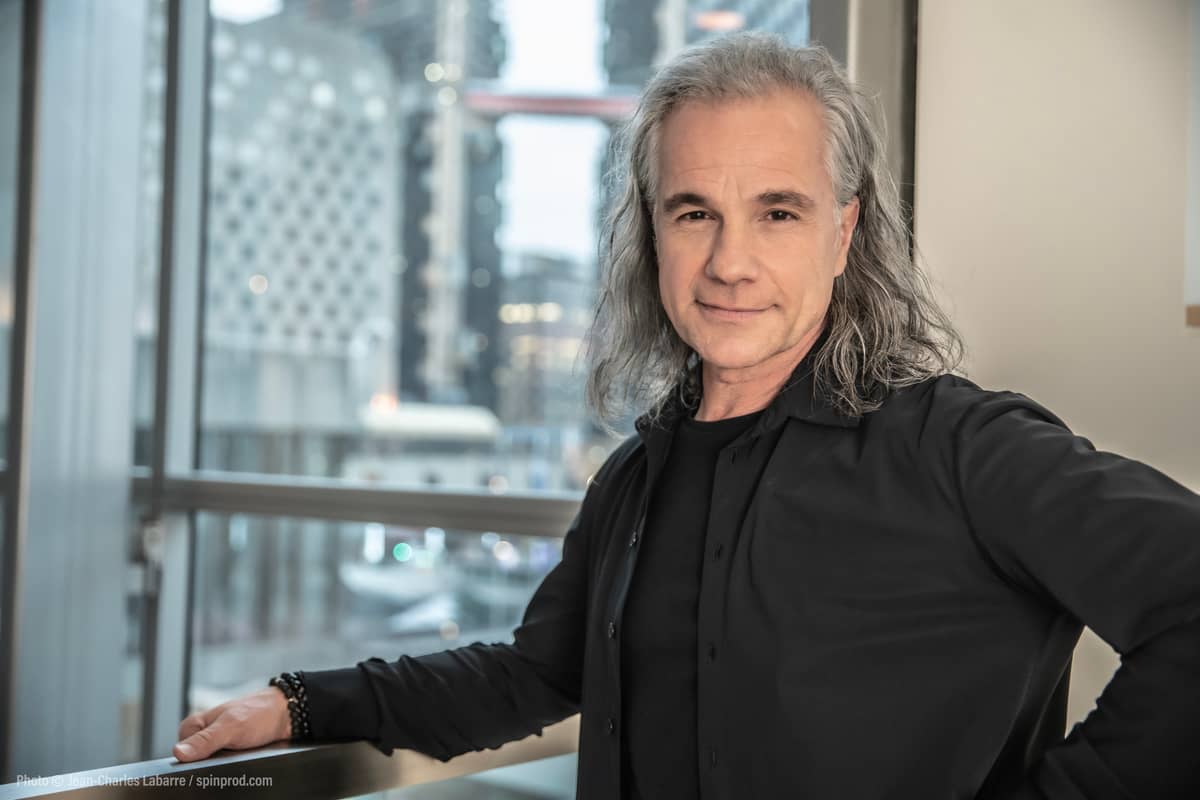 Bruno Pelletier prend la pose en famille