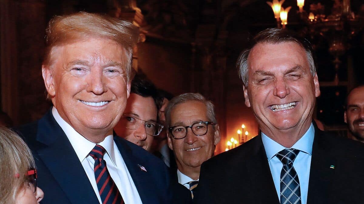 Brésil: la justice interdit la visite d'un conseiller de Trump à Bolsonaro