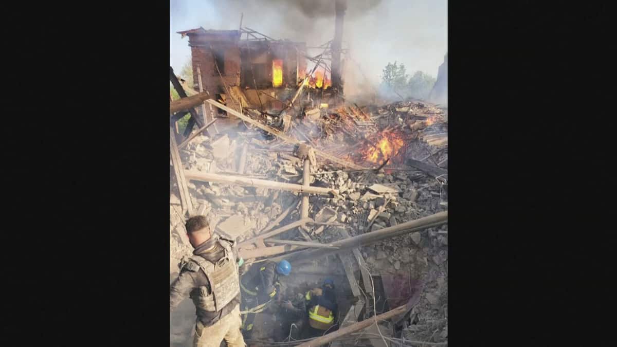 60 disparus dans le bombardement d'une école dans l'est de l'Ukraine