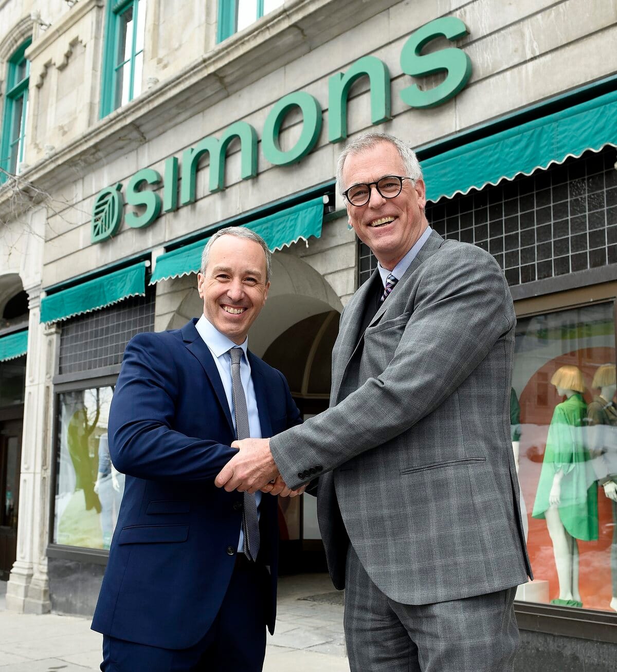 Changement de garde: un PDG doit parler fran&ccedil;ais au Qu&eacute;bec, selon Peter Simons